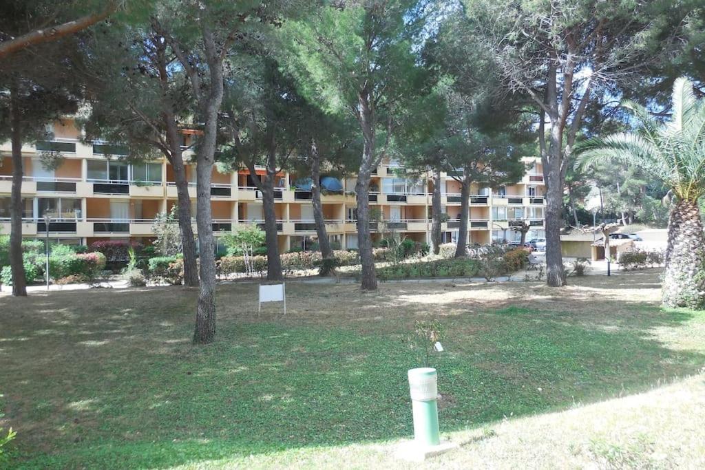 Апартаменты Agreable T3, Bormes Les Mimosas Экстерьер фото
